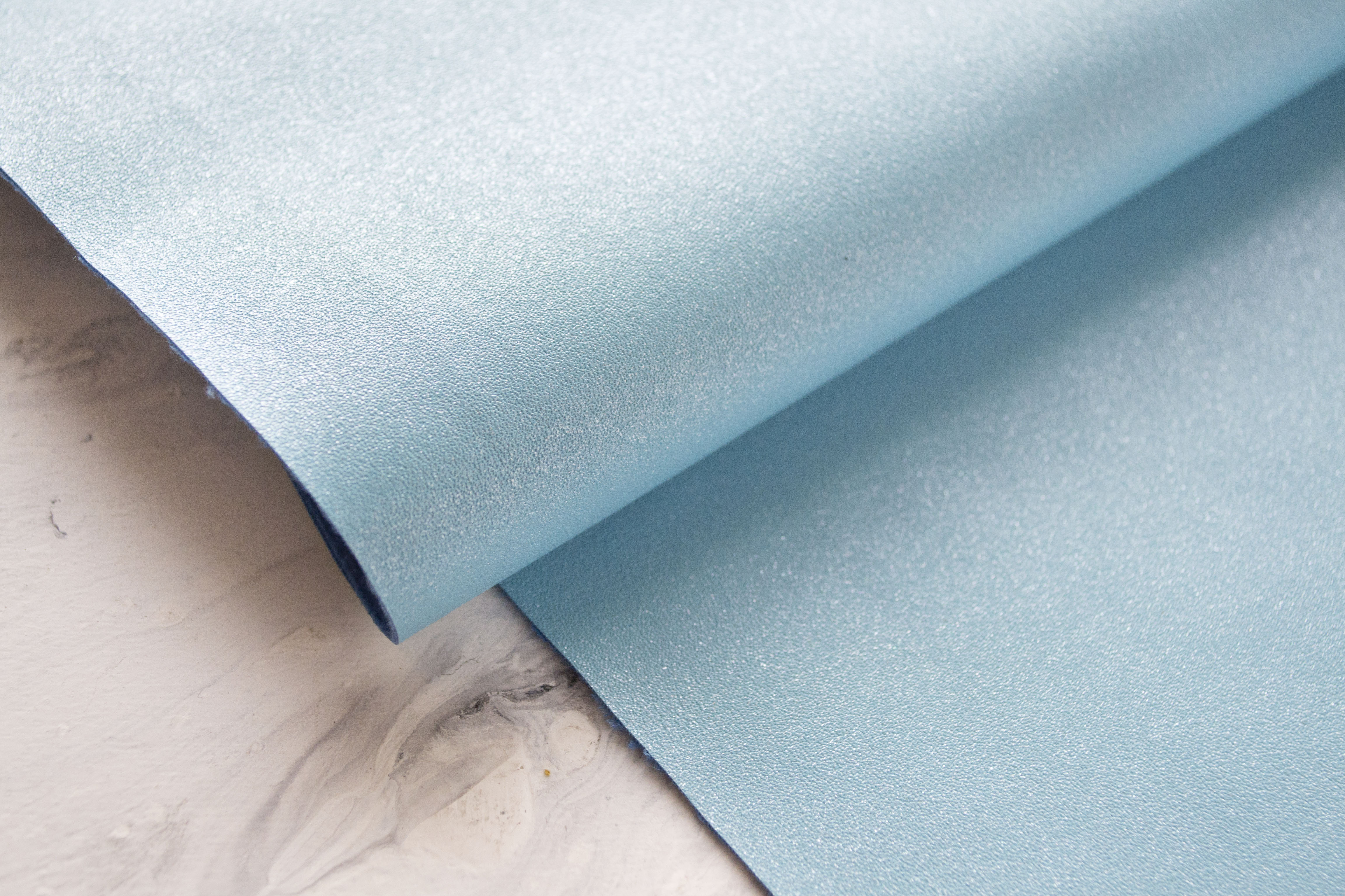 Кожзам на тканевой основе с жемчужным напылением, Сине-голубой, 45х70 см